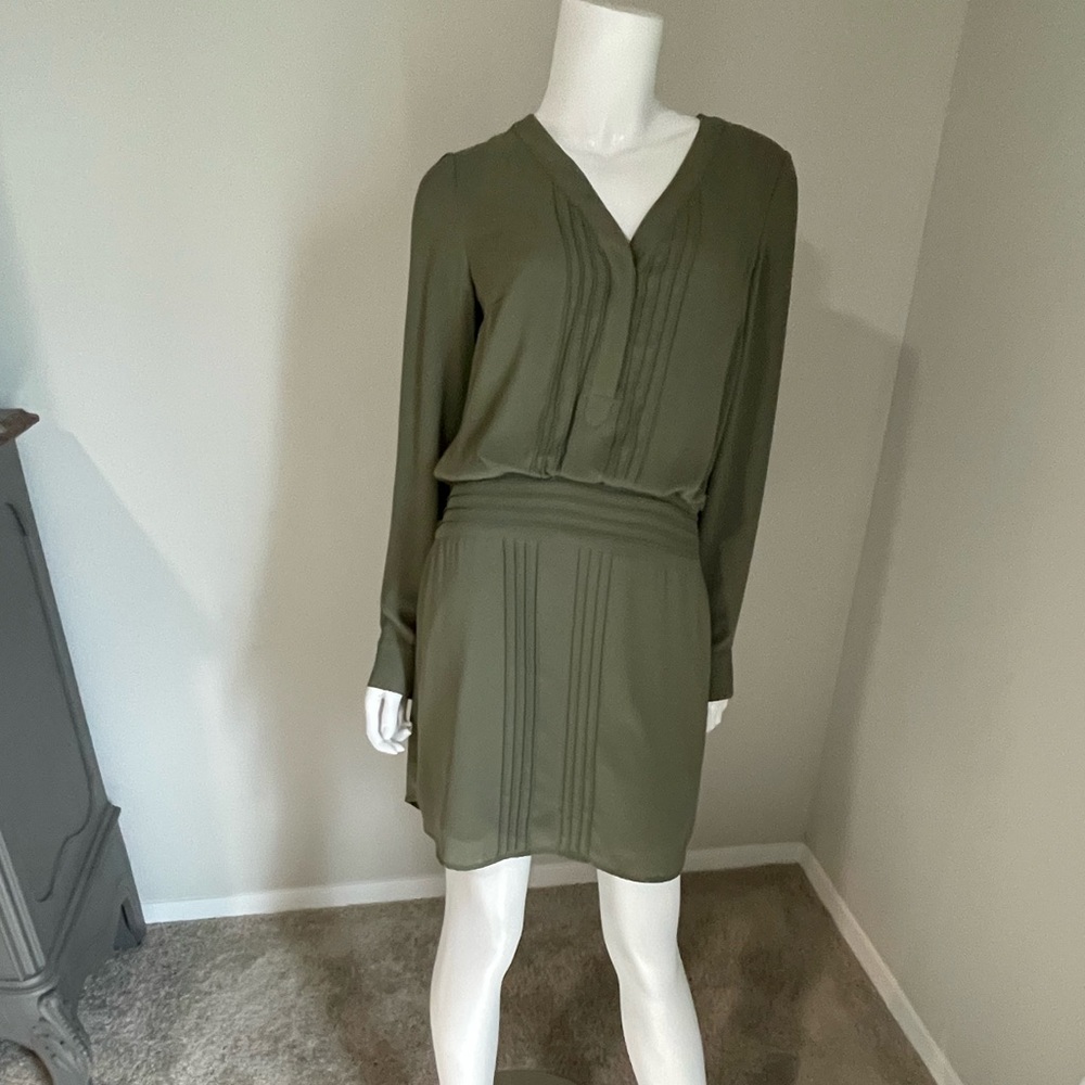 White House Black Market Green V-Neck Bishop Sleeve Dress
